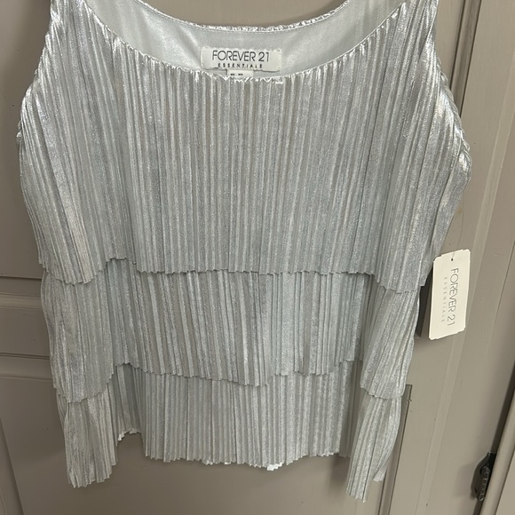 Fun silver top - Picture 2 of 2